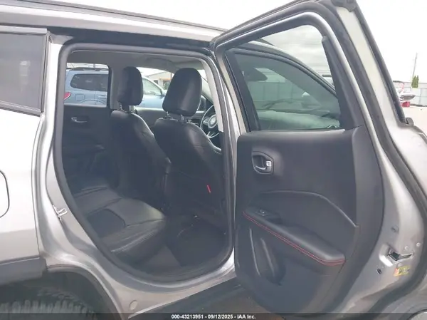 3C4NJDDB7JT419375 2018 JEEP COMPASS - Image 8