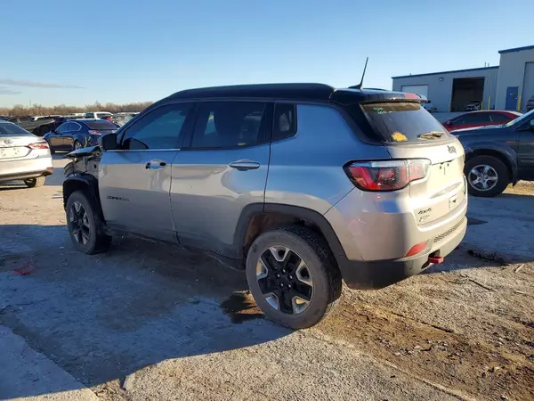 3C4NJDDB7JT441800 2018 JEEP COMPASS - Image 2