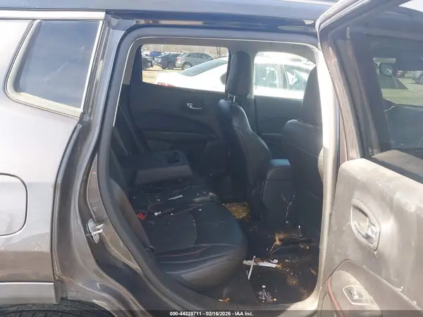 3C4NJDDB7JT450836 2018 JEEP COMPASS - Image 8