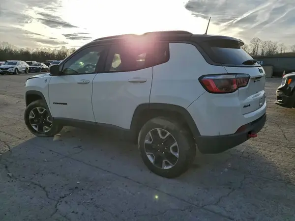 3C4NJDDB7JT451212 2018 JEEP COMPASS - Image 2