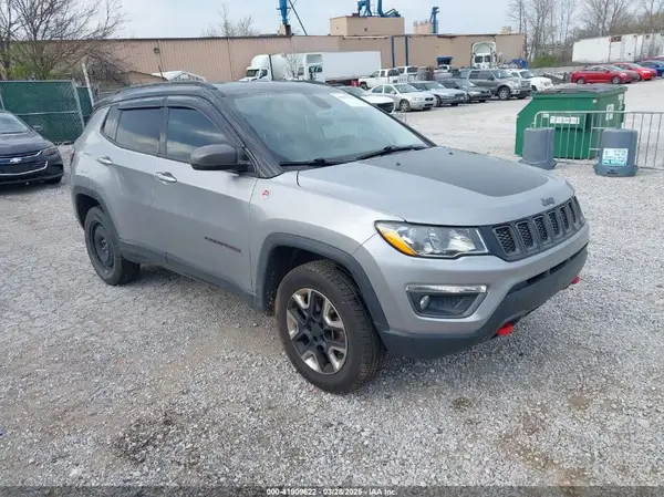 3C4NJDDB7JT451646 2018 JEEP COMPASS - Image 1