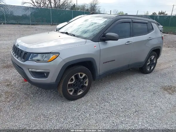 3C4NJDDB7JT451646 2018 JEEP COMPASS - Image 2