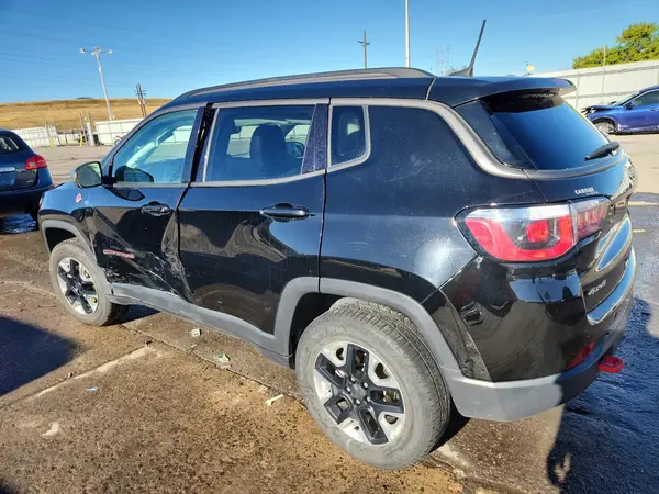 3C4NJDDB7JT451677 2018 JEEP COMPASS - Image 2