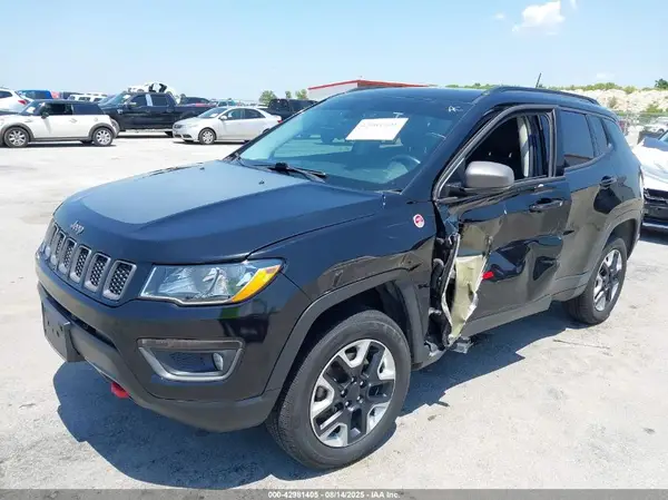 3C4NJDDB7JT457494 2018 JEEP COMPASS - Image 2