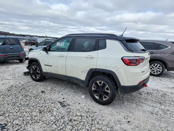 3C4NJDDB7JT467216 2018 JEEP COMPASS - Image 2