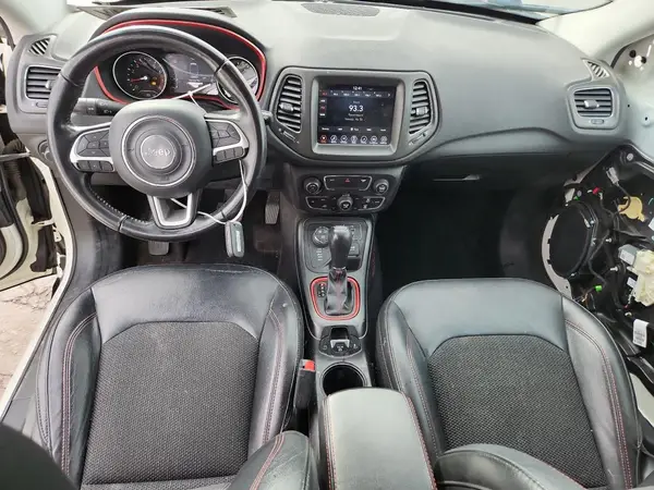 3C4NJDDB7JT470049 2018 JEEP COMPASS - Image 8