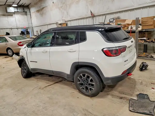 3C4NJDDB7JT478927 2018 JEEP COMPASS - Image 2