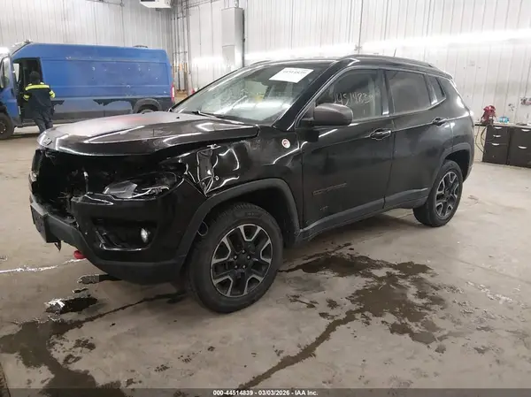 3C4NJDDB7JT484422 2018 JEEP COMPASS - Image 2