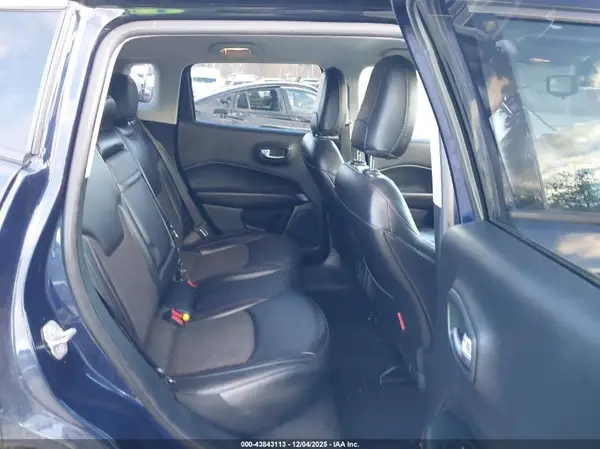 3C4NJDDB7KT622428 2019 JEEP COMPASS - Image 8