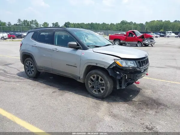 3C4NJDDB7KT667885 2019 JEEP COMPASS - Image 1