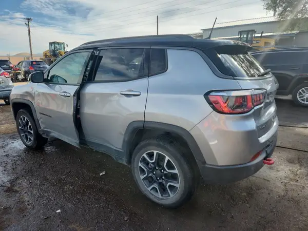 3C4NJDDB7KT709102 2019 JEEP COMPASS - Image 2