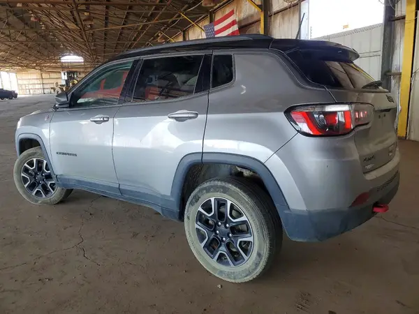 3C4NJDDB7KT747963 2019 JEEP COMPASS - Image 2