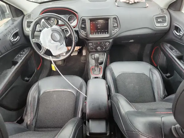 3C4NJDDB7KT775830 2019 JEEP COMPASS - Image 8