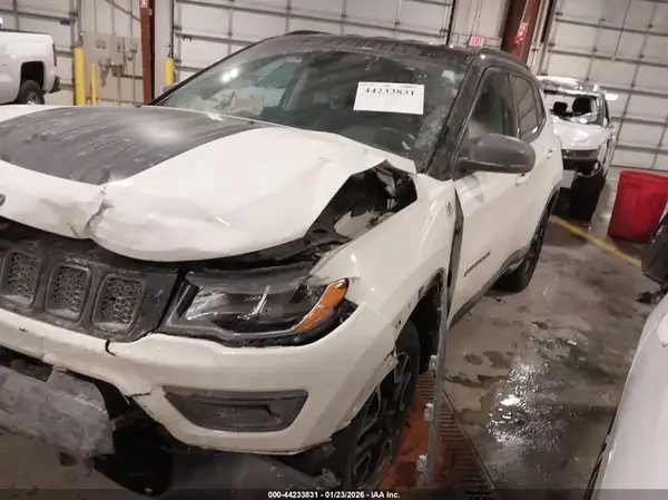 3C4NJDDB7LT177271 2020 JEEP COMPASS - Image 2