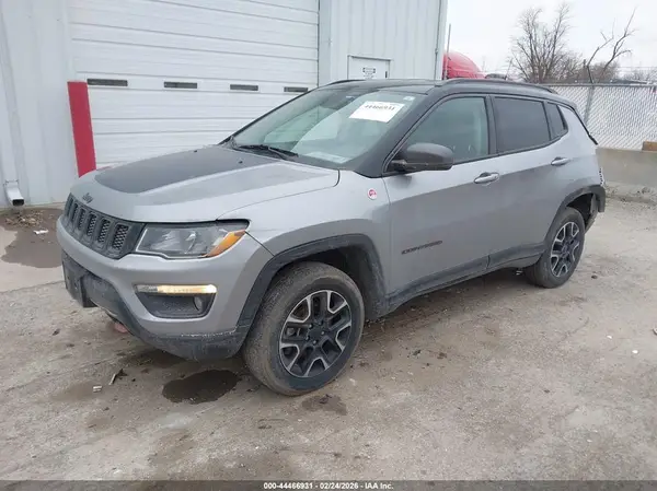 3C4NJDDB7LT195219 2020 JEEP COMPASS - Image 2