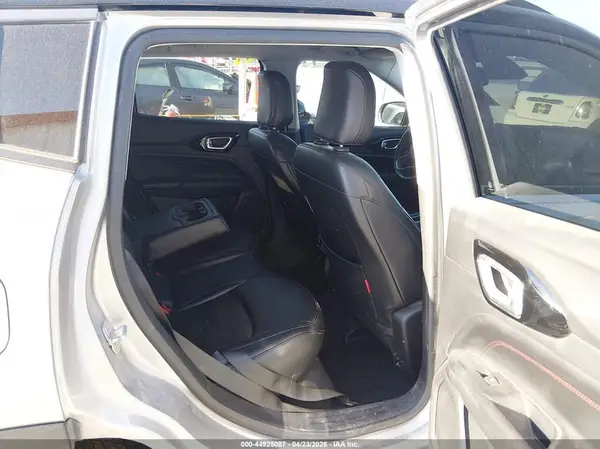 3C4NJDDB7NT124461 2022 JEEP COMPASS - Image 8