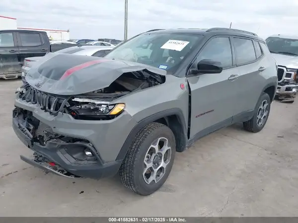 3C4NJDDB7NT165558 2022 JEEP COMPASS - Image 2