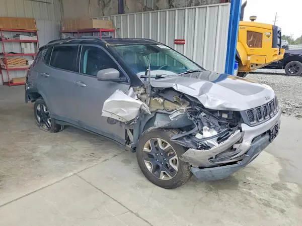 3C4NJDDB8HT640414 2017 JEEP COMPASS - Image 8