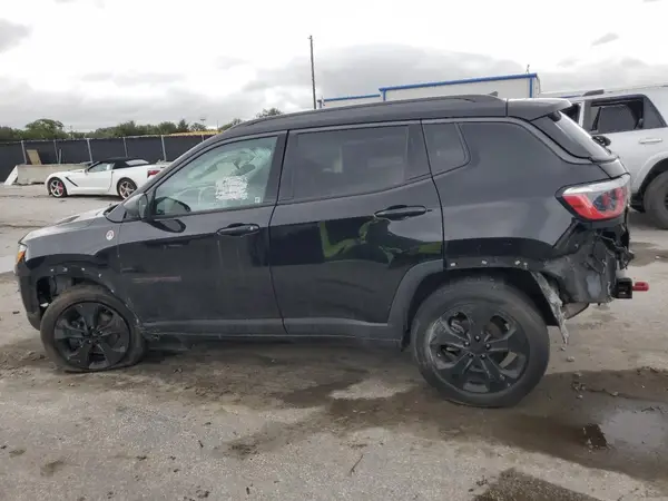 3C4NJDDB8JT129520 2018 JEEP COMPASS - Image 2