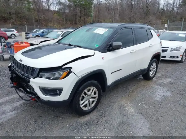 3C4NJDDB8JT174568 2018 JEEP COMPASS - Image 2