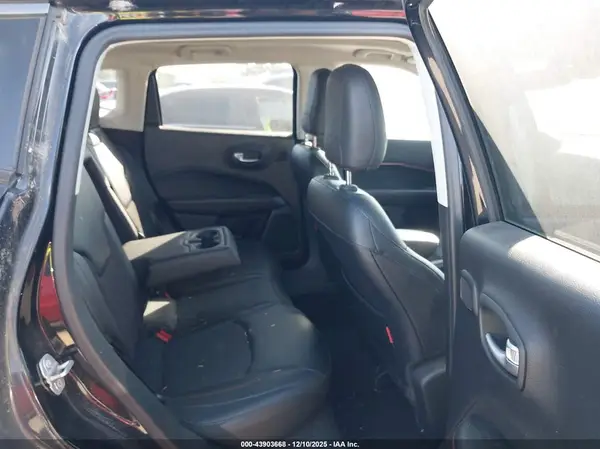 3C4NJDDB8JT187532 2018 JEEP COMPASS - Image 8