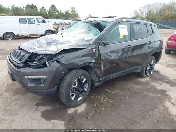 3C4NJDDB8JT207018 2018 JEEP COMPASS - Image 2
