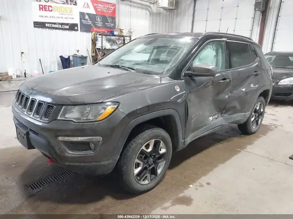 3C4NJDDB8JT207357 2018 JEEP COMPASS - Image 2