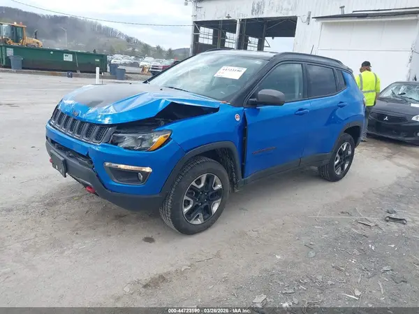 3C4NJDDB8JT210243 2018 JEEP COMPASS - Image 2