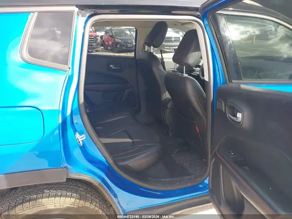 3C4NJDDB8JT210243 2018 JEEP COMPASS - Image 8