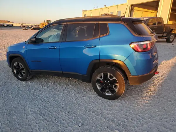 3C4NJDDB8JT234722 2018 JEEP COMPASS - Image 2