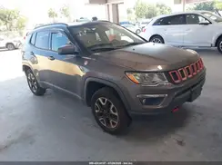 3C4NJDDB8JT263993 2018 JEEP COMPASS