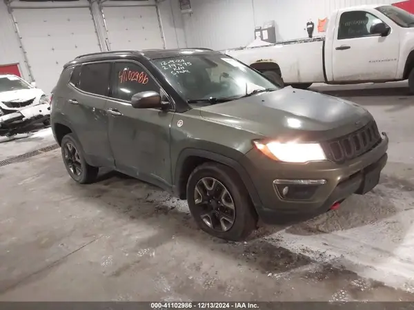 3C4NJDDB8JT264948 2018 JEEP COMPASS - Image 1