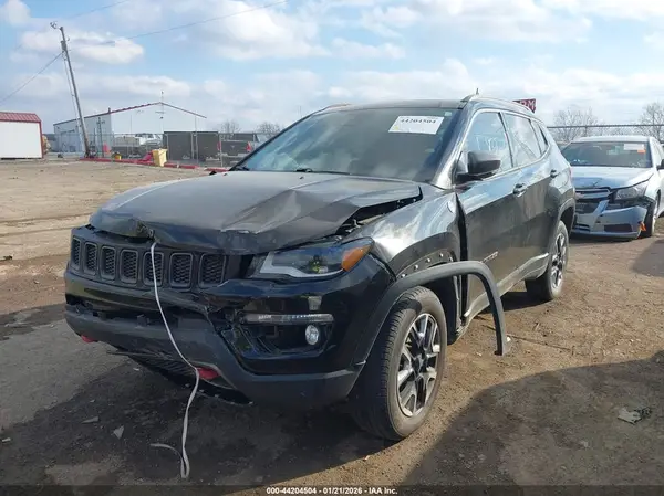 3C4NJDDB8JT272872 2018 JEEP COMPASS - Image 2