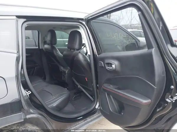 3C4NJDDB8JT272872 2018 JEEP COMPASS - Image 8