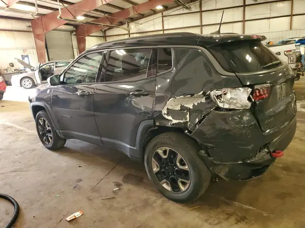 3C4NJDDB8JT282219 2018 JEEP COMPASS - Image 2