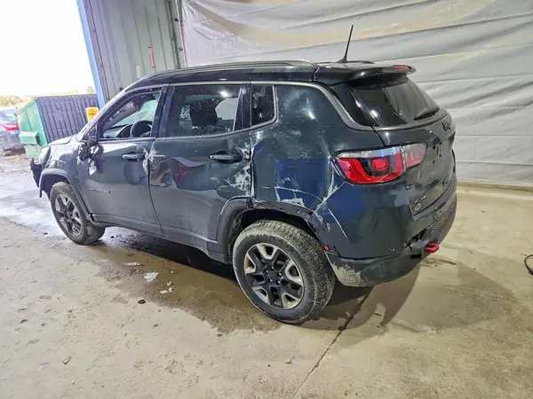 3C4NJDDB8JT282799 2018 JEEP COMPASS - Image 2