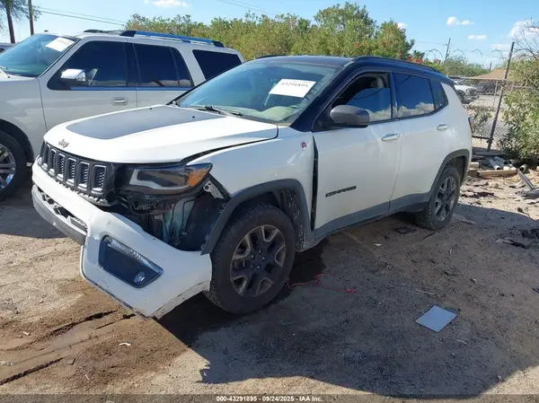 3C4NJDDB8JT307538 2018 JEEP COMPASS - Image 2