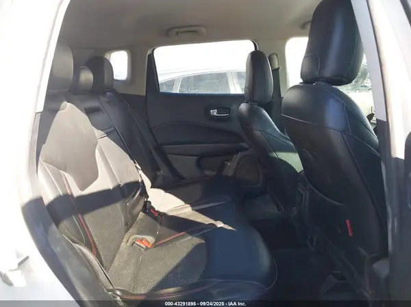 3C4NJDDB8JT307538 2018 JEEP COMPASS - Image 8