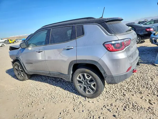 3C4NJDDB8JT308141 2018 JEEP COMPASS - Image 2