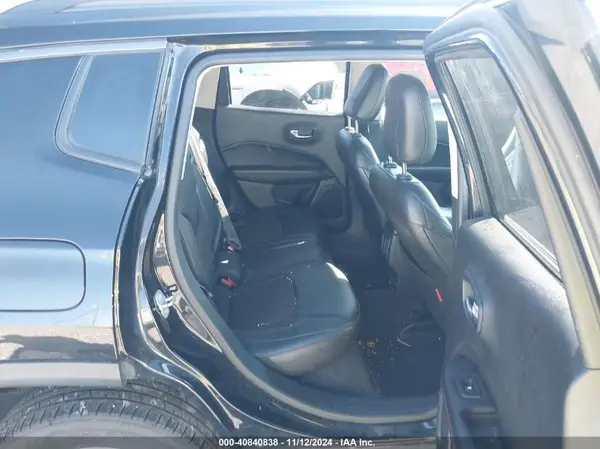 3C4NJDDB8JT309192 2018 JEEP COMPASS - Image 8