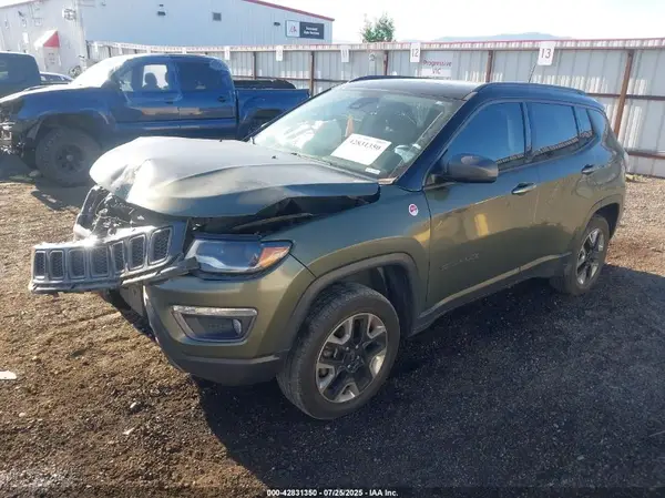 3C4NJDDB8JT326123 2018 JEEP COMPASS - Image 2