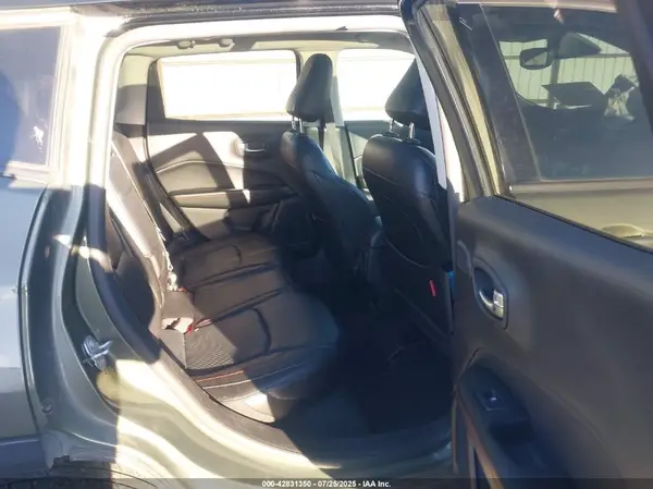 3C4NJDDB8JT326123 2018 JEEP COMPASS - Image 8