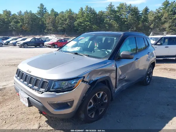 3C4NJDDB8JT341673 2018 JEEP COMPASS - Image 2
