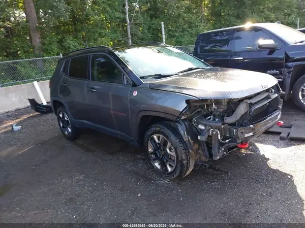 3C4NJDDB8JT343455 2018 JEEP COMPASS - Image 1