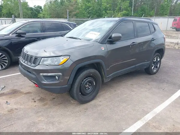 3C4NJDDB8JT348283 2018 JEEP COMPASS - Image 2