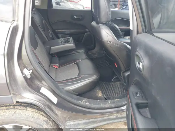 3C4NJDDB8JT348283 2018 JEEP COMPASS - Image 8