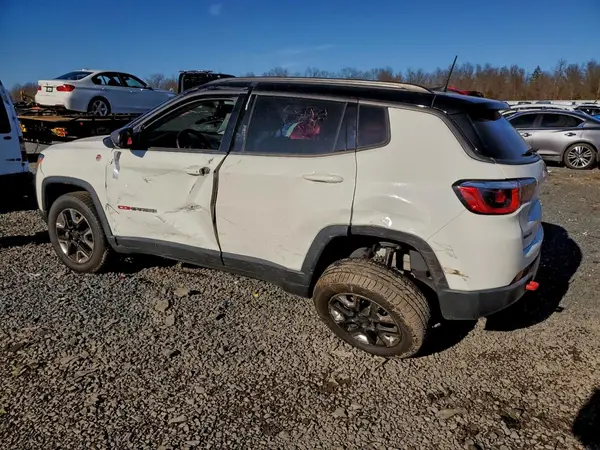 3C4NJDDB8JT402570 2018 JEEP COMPASS - Image 2
