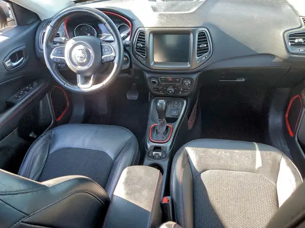 3C4NJDDB8JT402570 2018 JEEP COMPASS - Image 8
