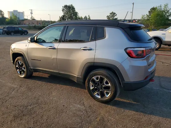 3C4NJDDB8JT413052 2018 JEEP COMPASS - Image 2