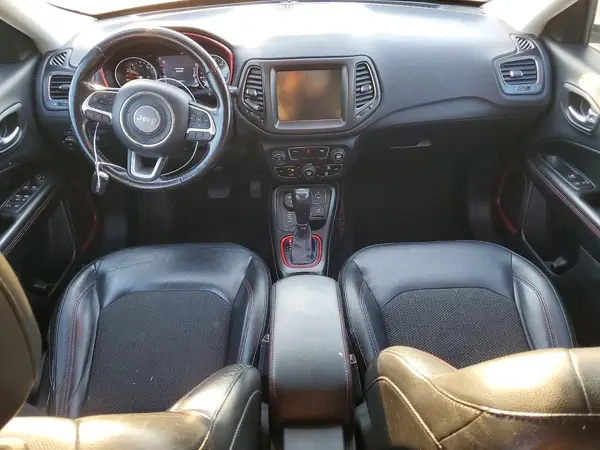 3C4NJDDB8JT413052 2018 JEEP COMPASS - Image 8